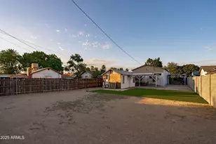 1637 E Earll Dr, Phoenix, AZ 85016 - Photo 32