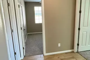 3253 S Miller Dr, Chandler, AZ 85286 - Photo 4