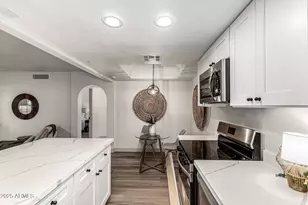 7557 N Dreamy Draw Dr, Phoenix, AZ 85020 - Photo 12