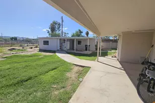 819 E Apollo Rd, Phoenix, AZ 85042 - Photo 14