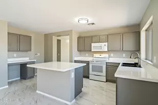 2922 W Dunbar Dr, Phoenix, AZ 85041 - Photo 2