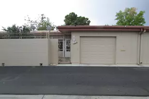10880 W Emerald Dr, Sun City, AZ 85351 - Photo 12