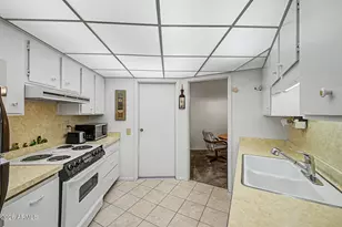 10880 W Emerald Dr, Sun City, AZ 85351 - Photo 10