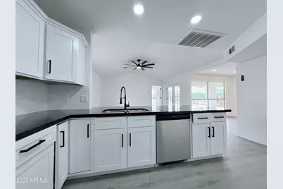 1340 W Elgin Street, Chandler, AZ 85224 - Photo 8