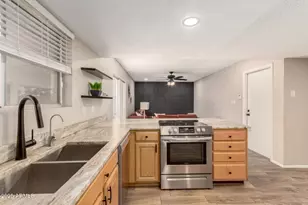 12455 N Columbine Dr, Phoenix, AZ 85029 - Photo 18