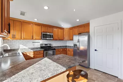 4033 N 78th Avenue, Phoenix, AZ 85033 - Photo 8