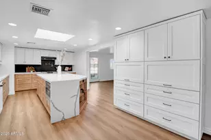 10624 N 38th St, Phoenix, AZ 85028 - Photo 12