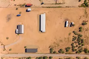 46423 W Trotter Rd, Wickenburg, AZ 85390 - Photo 2