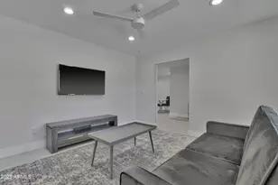 4241 E Calle Tuberia, Phoenix, AZ 85018 - Photo 6