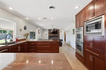 19 E Canterbury Court, Phoenix, AZ 85022 - Photo 18