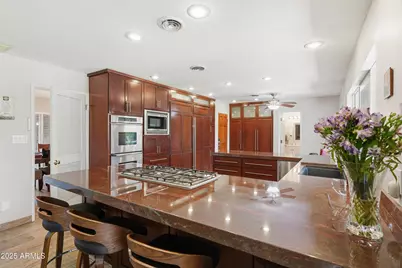 19 E Canterbury Court, Phoenix, AZ 85022 - Photo 12