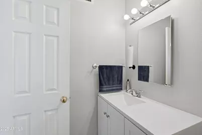 19 E Canterbury Court, Phoenix, AZ 85022 - Photo 16