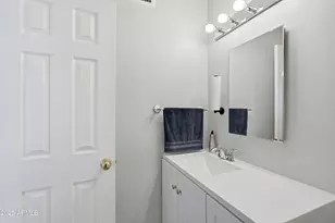 19 E Canterbury Ct, Phoenix, AZ 85022 - Photo 16