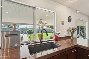 19 E Canterbury Ct, Phoenix, AZ 85022 - Photo 18