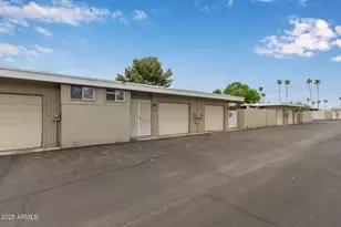 10050 W Lancaster Dr, Sun City, AZ 85351 - Photo 24
