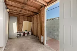 2555 E Mobile Ln, Phoenix, AZ 85040 - Photo 18