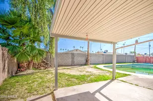5035 N 39th Dr, Phoenix, AZ 85019 - Photo 8