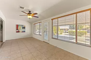 10521 W Prairie Hills Cir, Sun City, AZ 85351 - Photo 6