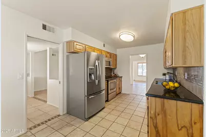 10521 W Prairie Hills Circle, Sun City, AZ 85351 - Photo 2