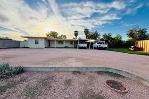 1910 N 25th Pl Pl, Phoenix, AZ 85008 - Photo 1