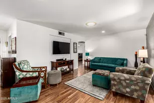 10613 W Clair Dr, Sun City, AZ 85351 - Photo 4