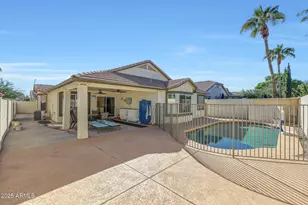 17520 W Caribbean Ln, Surprise, AZ 85388 - Photo 28