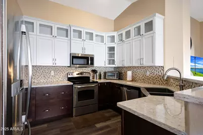 17520 W Caribbean Lane, Surprise, AZ 85388 - Photo 6