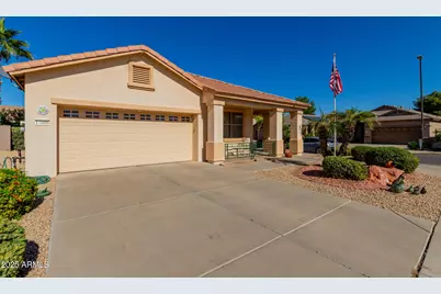 17606 W Wildberry Drive, Surprise, AZ 85374 - Photo 2