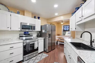 10540 W Palmeras Drive, Sun City, AZ 85373 - Photo 12