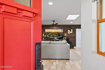 4037 E Minnezona Avenue, Phoenix, AZ 85018 - Photo 10