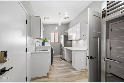 4037 E Minnezona Avenue, Phoenix, AZ 85018 - Photo 40