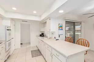 10439 W Saratoga Cir, Sun City, AZ 85351 - Photo 6