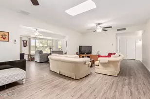 10439 W Saratoga Cir, Sun City, AZ 85351 - Photo 2