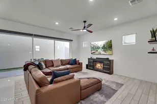 280 E Aster Dr, Chandler, AZ 85286 - Photo 4