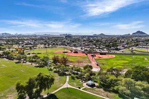 7726 E Oak St, Scottsdale, AZ 85257 - Photo 10