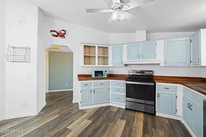 42210 N Castle Hot Springs Road N, Morristown, AZ 85342 - Photo 22