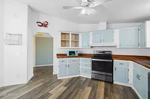 42210 N Castle Hot Springs Road N, Morristown, AZ 85342 - Photo 22