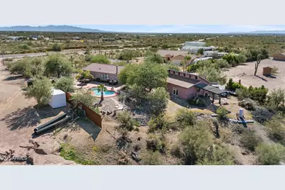 42210 N Castle Hot Springs Road N, Morristown, AZ 85342 - Photo 44