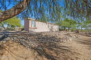 42210 N Castle Hot Springs Road N, Morristown, AZ 85342 - Photo 32