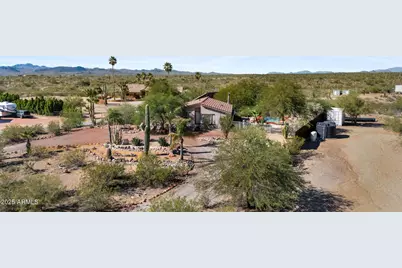 42210 N Castle Hot Springs Road N, Morristown, AZ 85342 - Photo 2