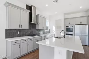 10231 S 20th Ln, Phoenix, AZ 85041 - Photo 6