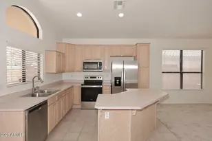 257 E Ashurst Dr, Phoenix, AZ 85048 - Photo 2