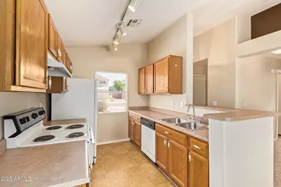 15440 W Mauna Loa Lane, Surprise, AZ 85379 - Photo 12