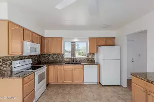 2145 E Betty Elyse Ln, Phoenix, AZ 85022 - Photo 8