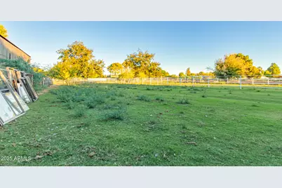 905 N Alzora Way, Tolleson, AZ 85353 - Photo 14