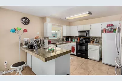 3809 W Rue De Lamour Avenue, Phoenix, AZ 85029 - Photo 10