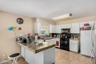 3809 W Rue De Lamour Ave, Phoenix, AZ 85029 - Photo 10