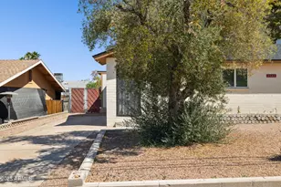 1542 E Turquoise Ave, Phoenix, AZ 85020 - Photo 1