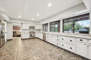 105 E Claremont St, Phoenix, AZ 85012 - Photo 4