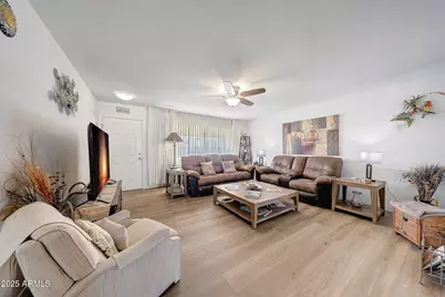 10921 W El Capitan Circle, Sun City, AZ 85351 - Photo 2